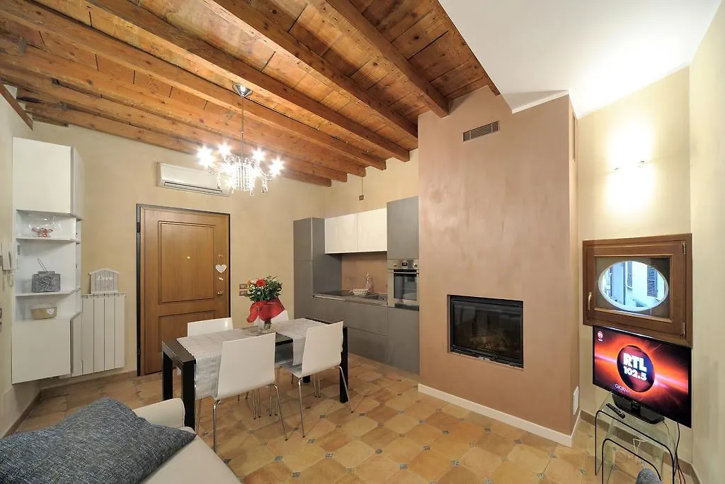 Appartamento Antico Palazzo Signorile Salò 0*,  Italia